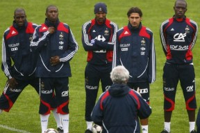 bet365体育-穆古鲁扎遭遇五连败，法国队教练面临压力！-bet365体育